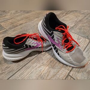 Brooks Women's Athletic Tennis Running Shoes Launch 6 Sz 9
